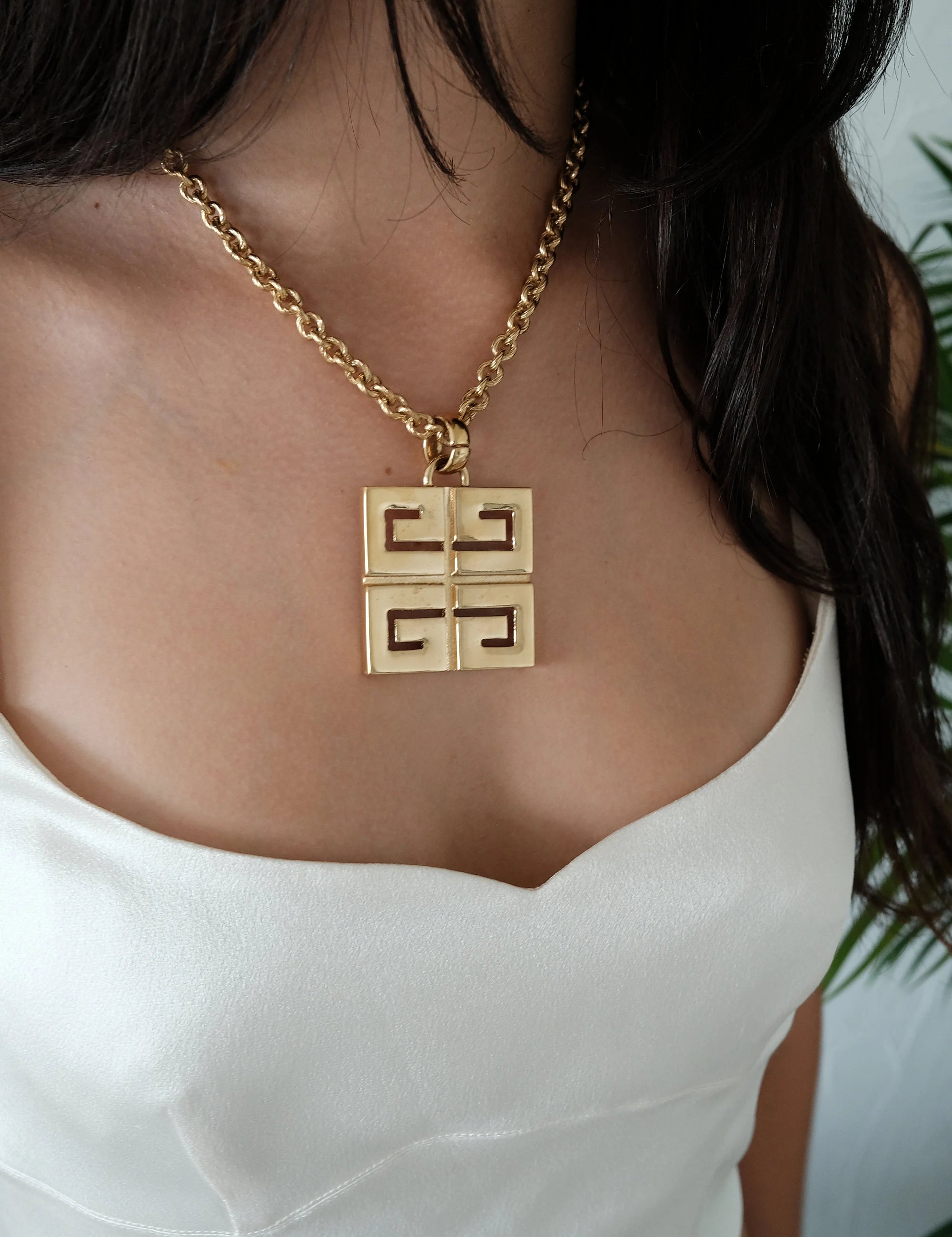Vintage Givenchy Necklace, Logo Pendant Necklace, Choker Necklace, Gold Tone Necklace, Necklace Large, Vintage Jewelry, Jewelry necklace