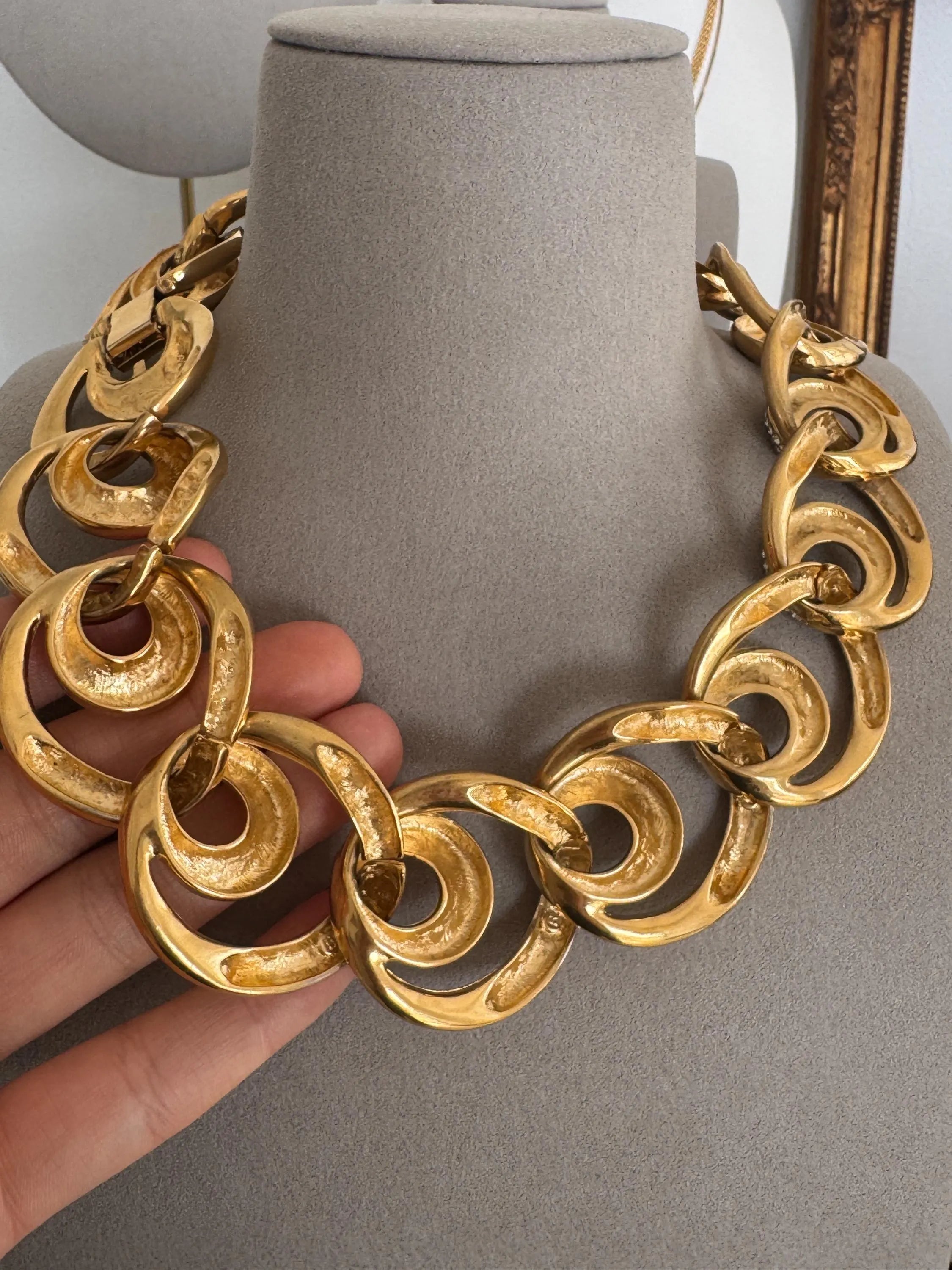 Vintage Givenchy interlocking gold ring openwork choker necklace design