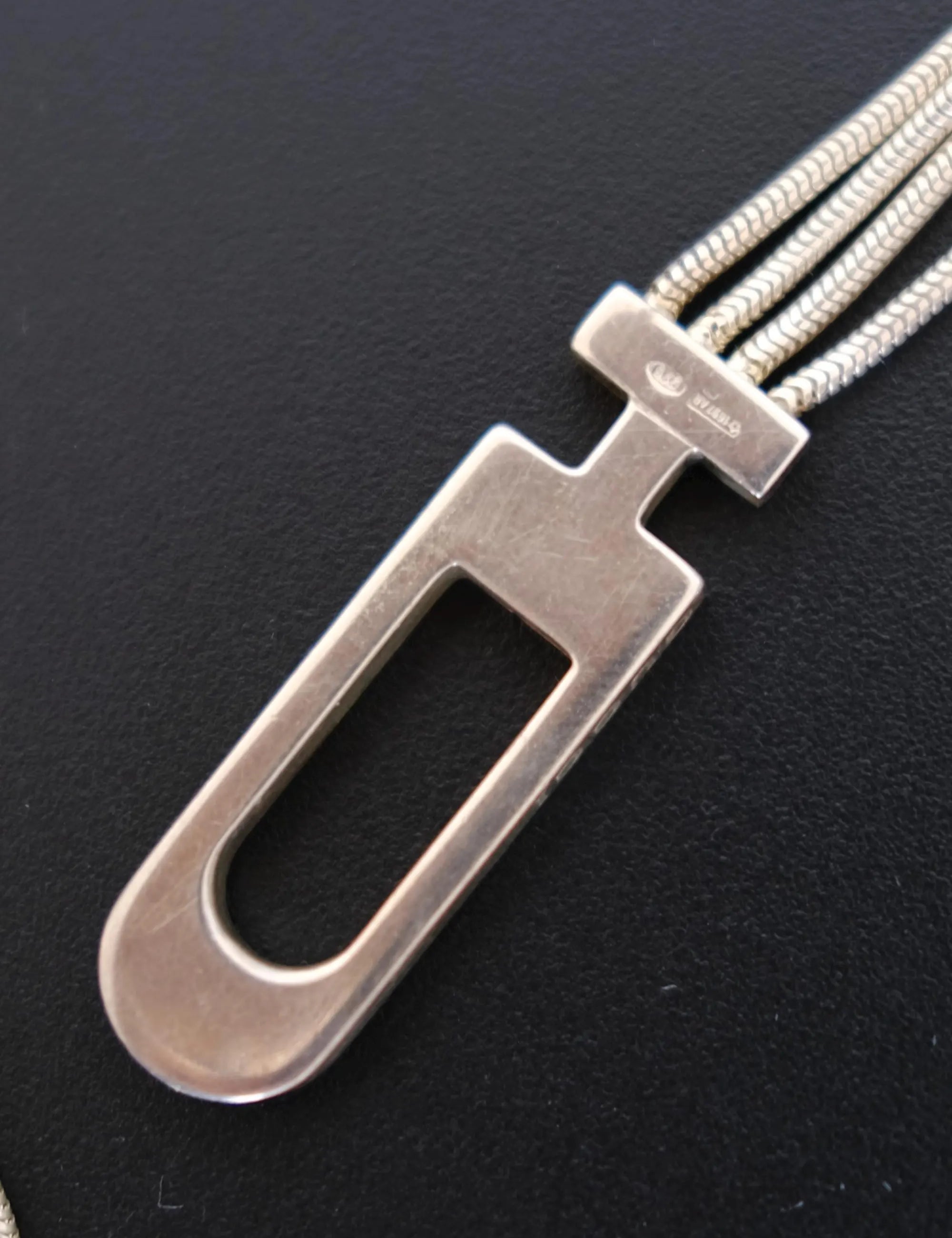 Vintage Gucci sterling silver three fine flexible snake-style necklace strands close-up