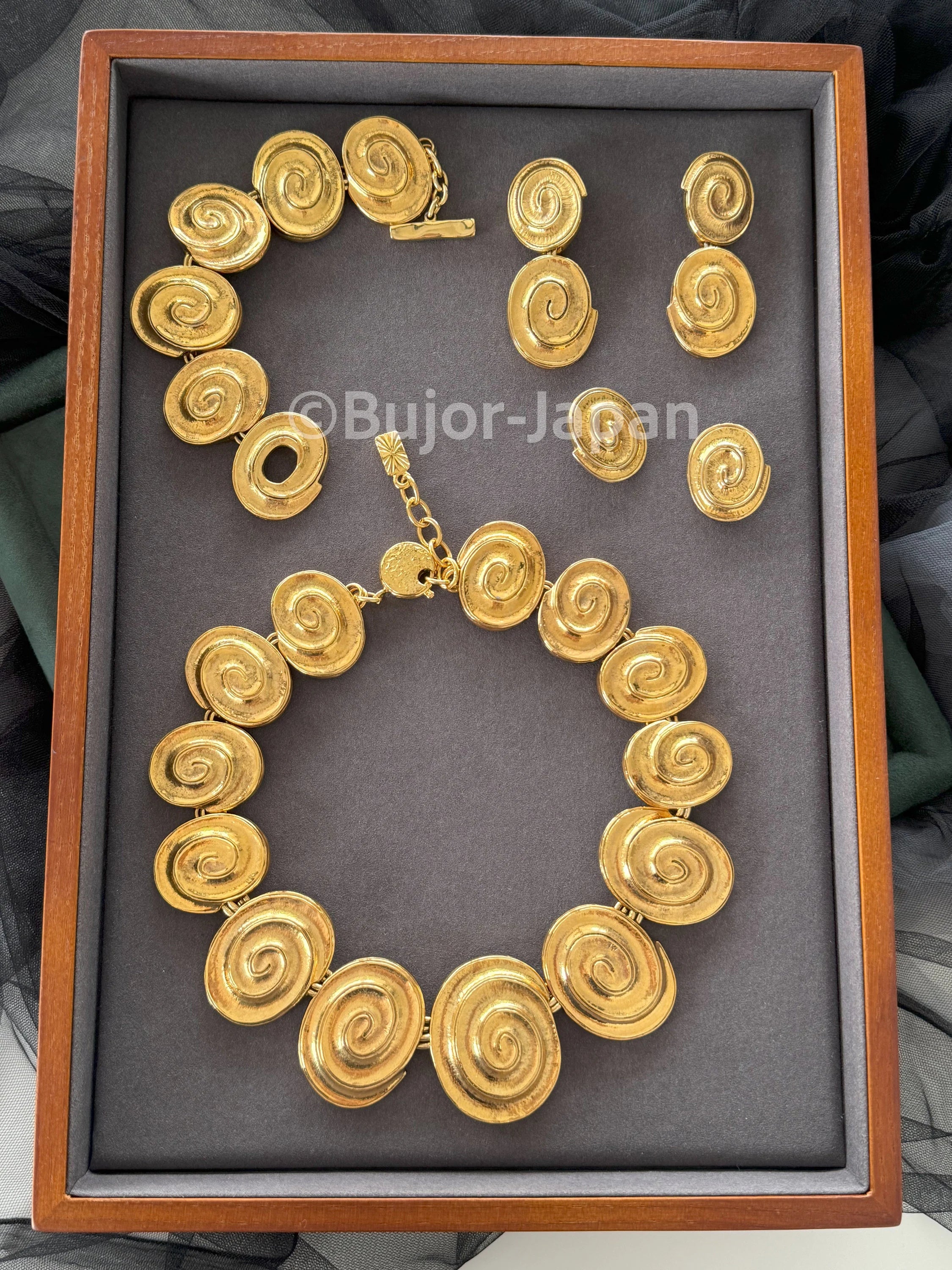 Vintage Yves Saint Laurent  Necklace Shell Ysl choker Yves Saint Laurent,  Gold Tone Necklace, Necklace Charms, Made in France, Gift for her