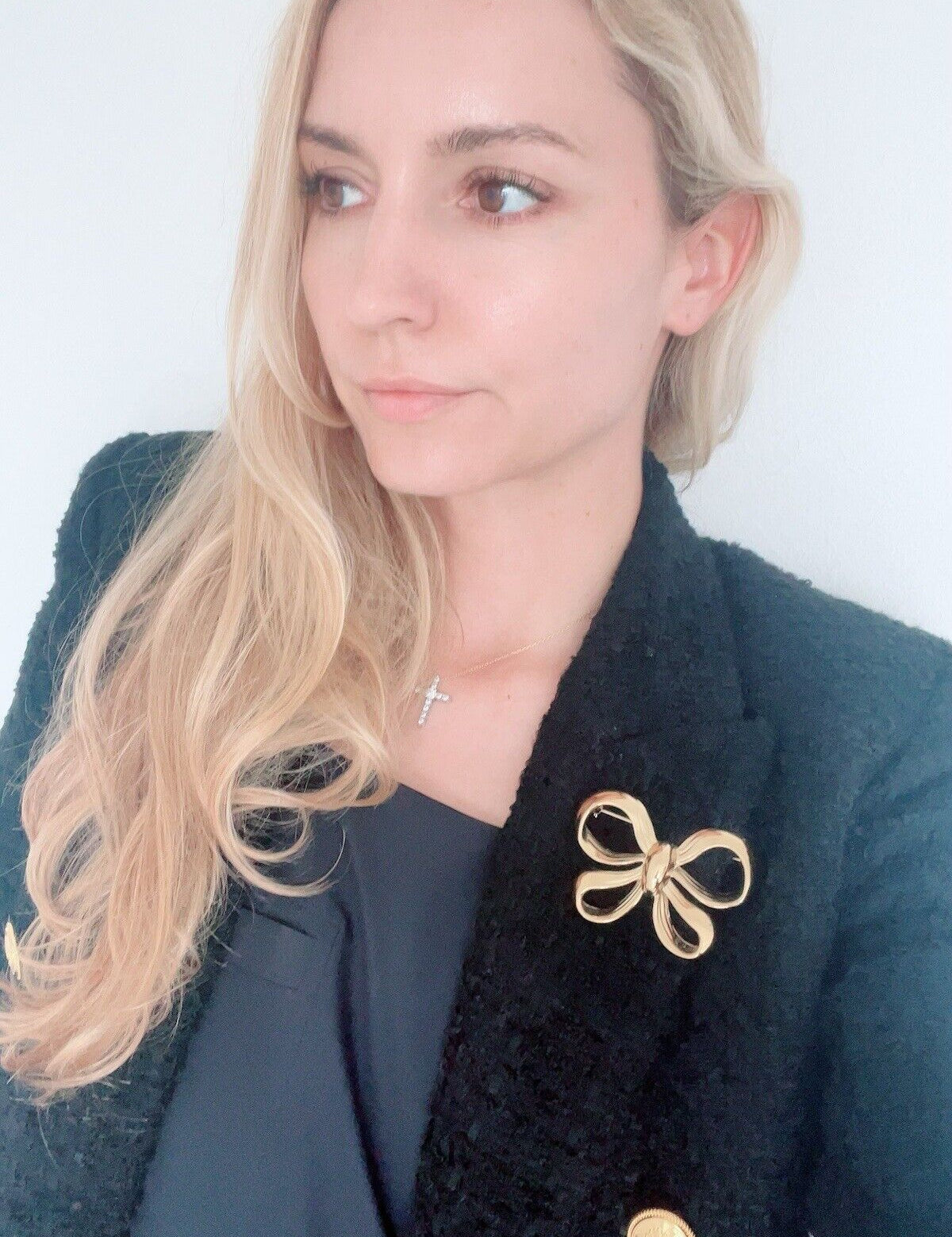 ysl_vintage_brooch_pin_ribbon_gold_01.jpg