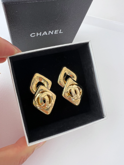 【SOLD OUT】 Chanel Vintage Gold Tone Earrings Made in France Chanel CC Logo