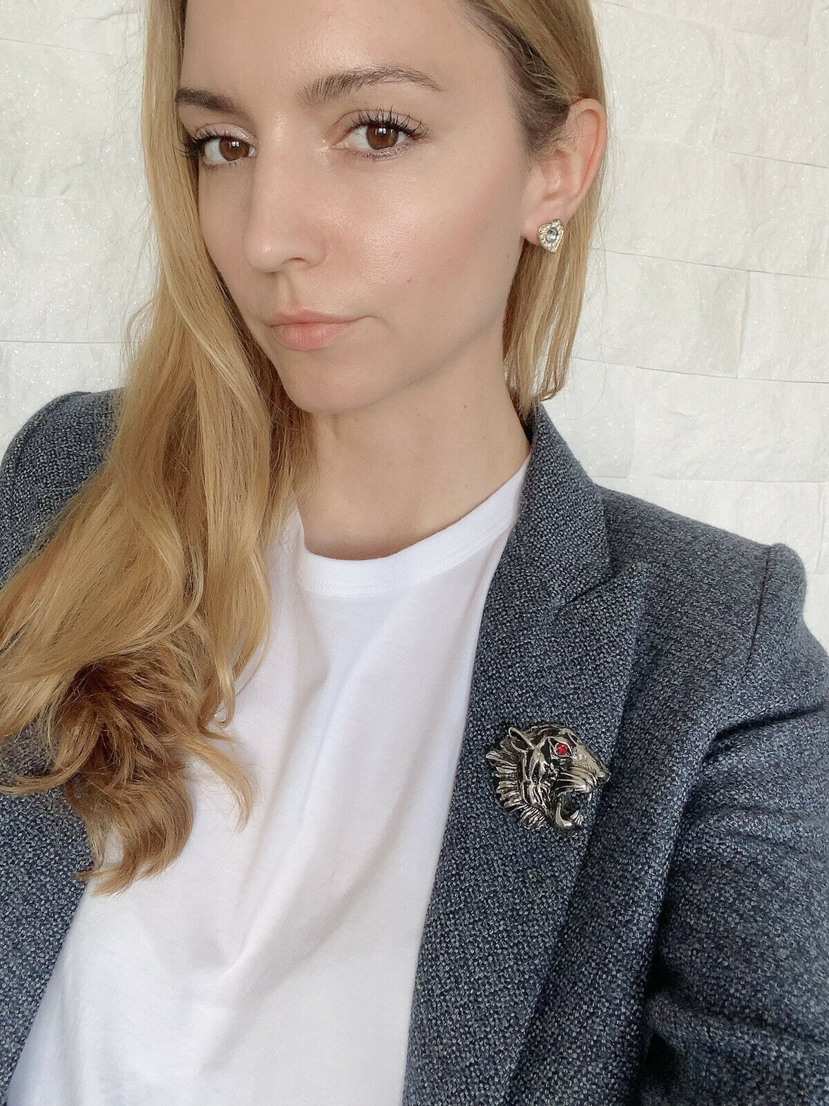 【SOLD OUT】GIORGIO ARMANI Silver Tone Tiger Head Brooch Pin Crystal Rhinestone Ruby