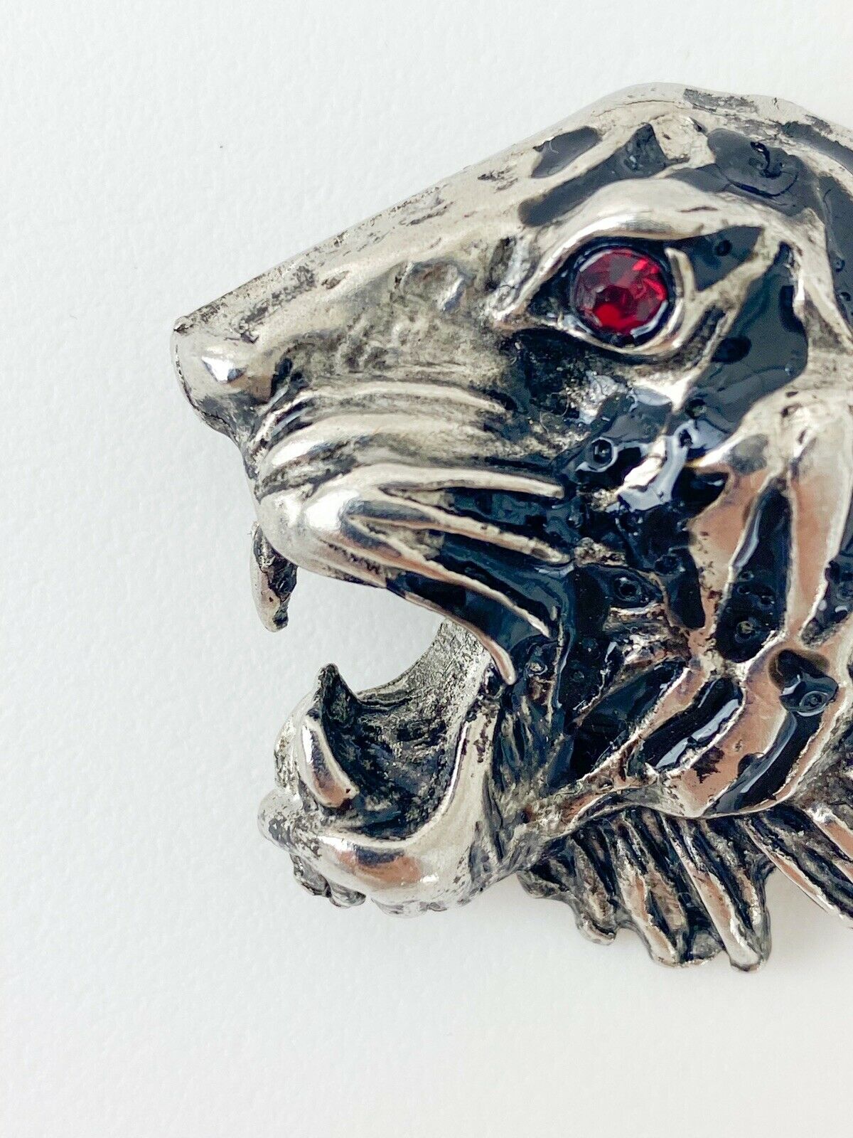 【SOLD OUT】GIORGIO ARMANI Silver Tone Tiger Head Brooch Pin Crystal Rhinestone Ruby