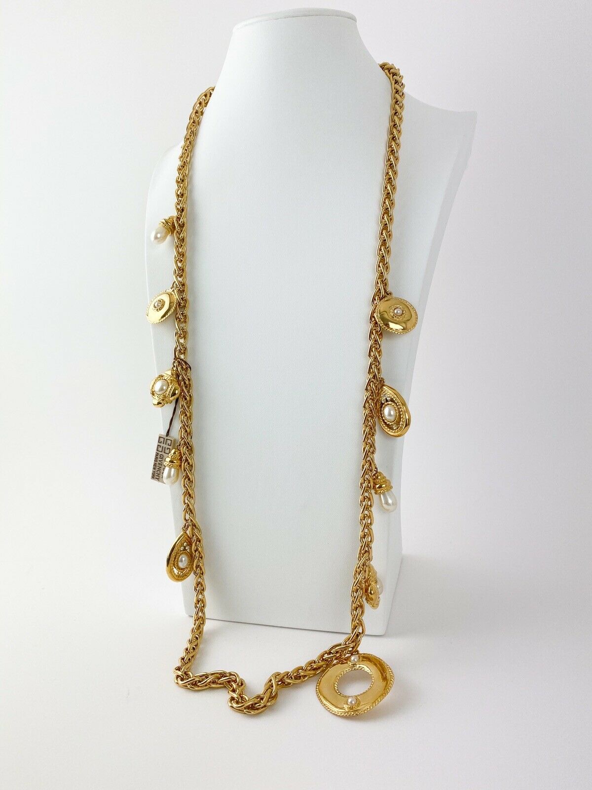 Bijoux Givenchy Paris New York Vintage Gold Tone Multi-Charm Necklace Faux Pearl