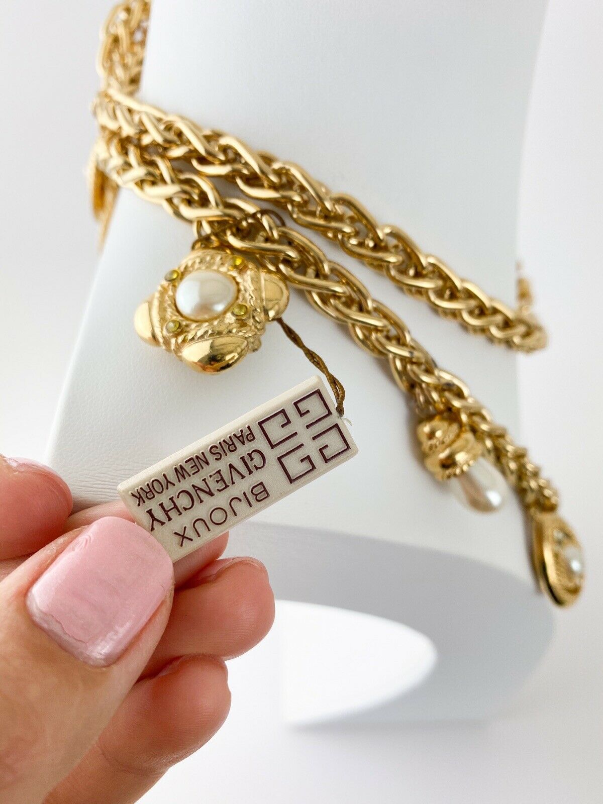 Bijoux Givenchy Paris New York Vintage Gold Tone Multi-Charm Necklace Faux Pearl