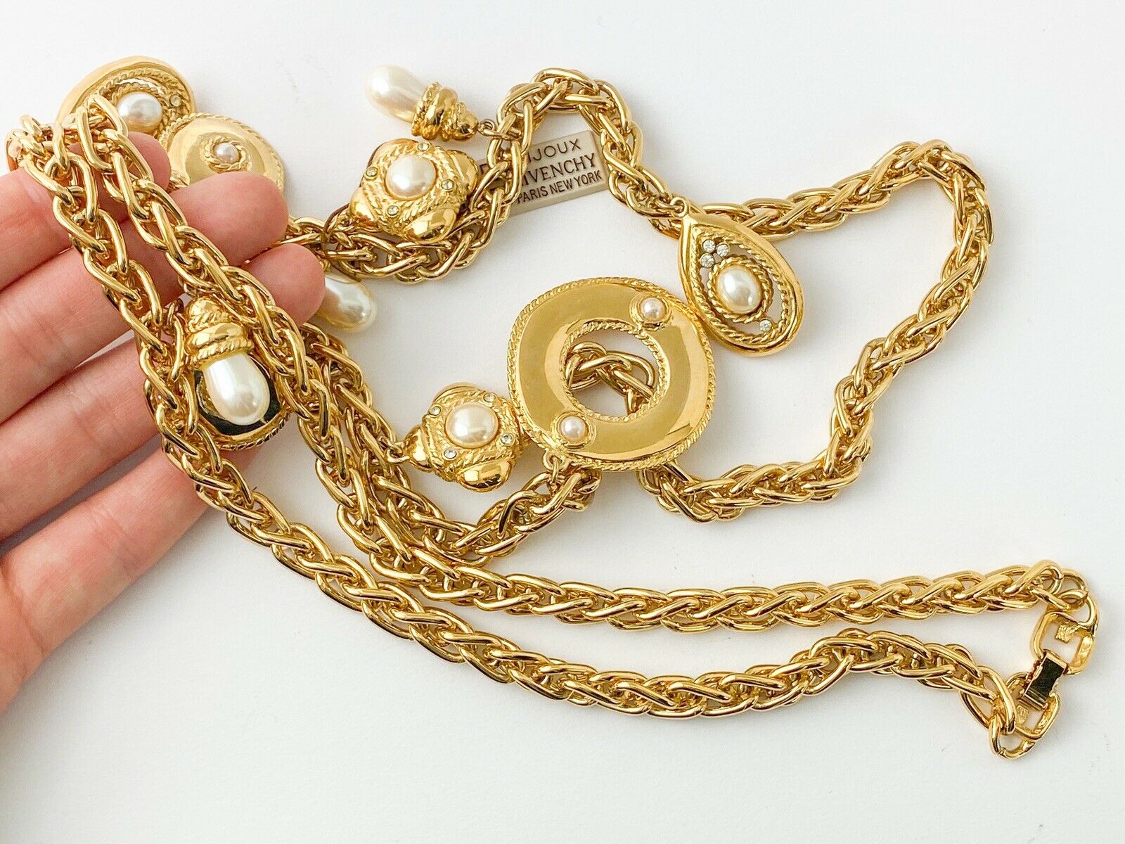 Bijoux Givenchy Paris New York Vintage Gold Tone Multi-Charm Necklace Faux Pearl