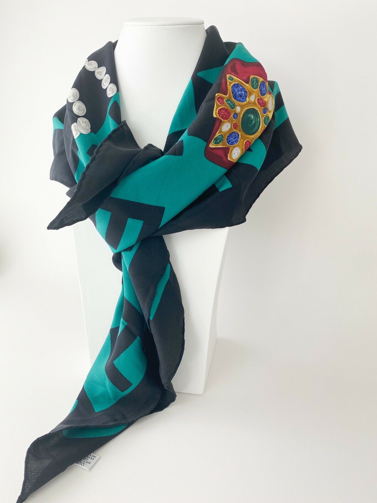 【SOLD OUT】Coco Chanel Vintage Scarf Silk 100% Large Green Made In Italy Beautiful
