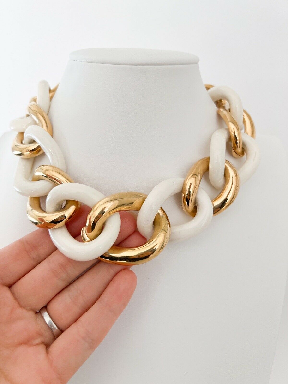 【SOLD OUT】Givenchy Vintage Gold Tone Choker Necklace Large Chain Link White