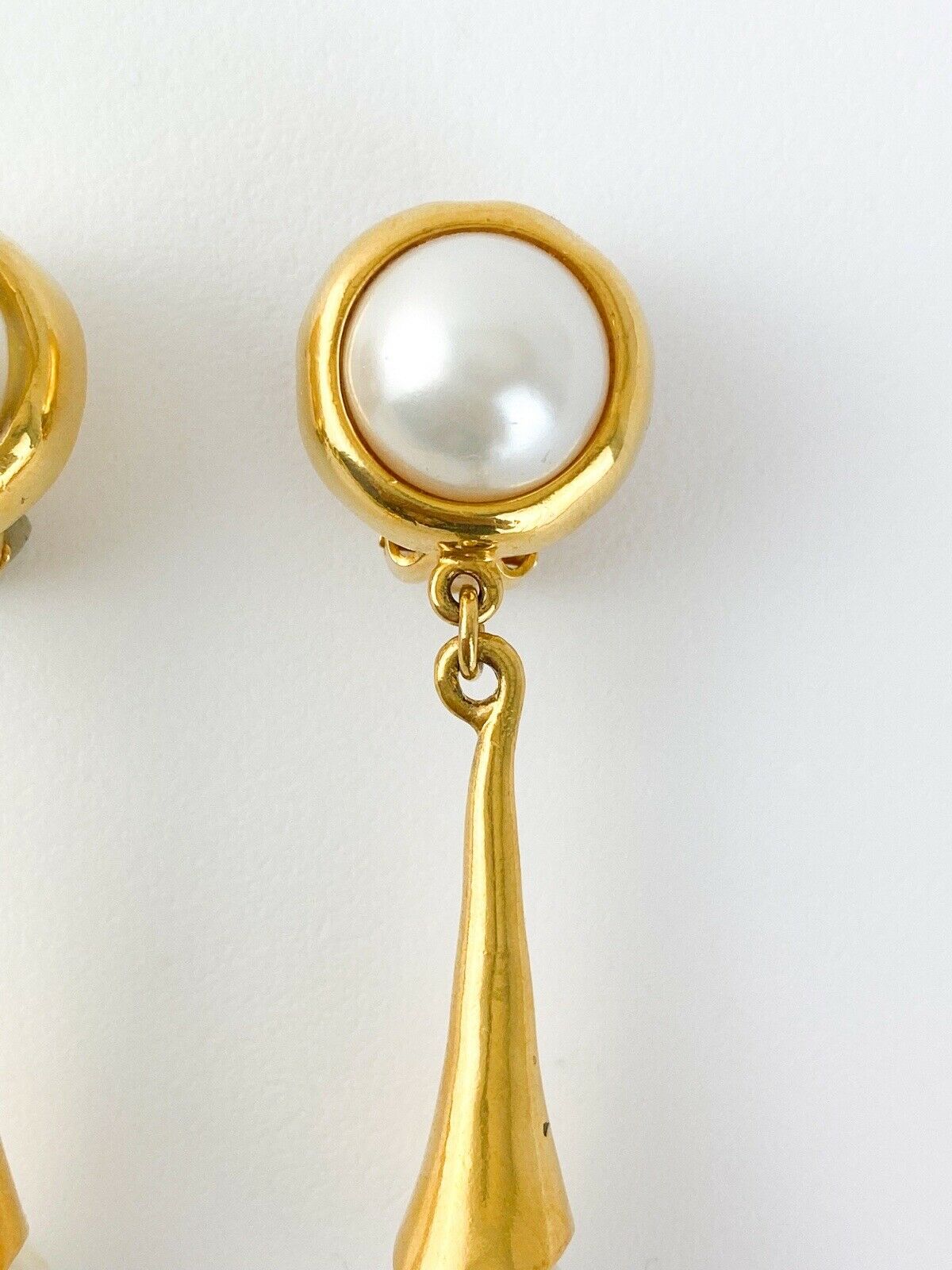 LUCIANO SOPRANI Gold Tone Dangle Earrings Faux Pearls Vintage