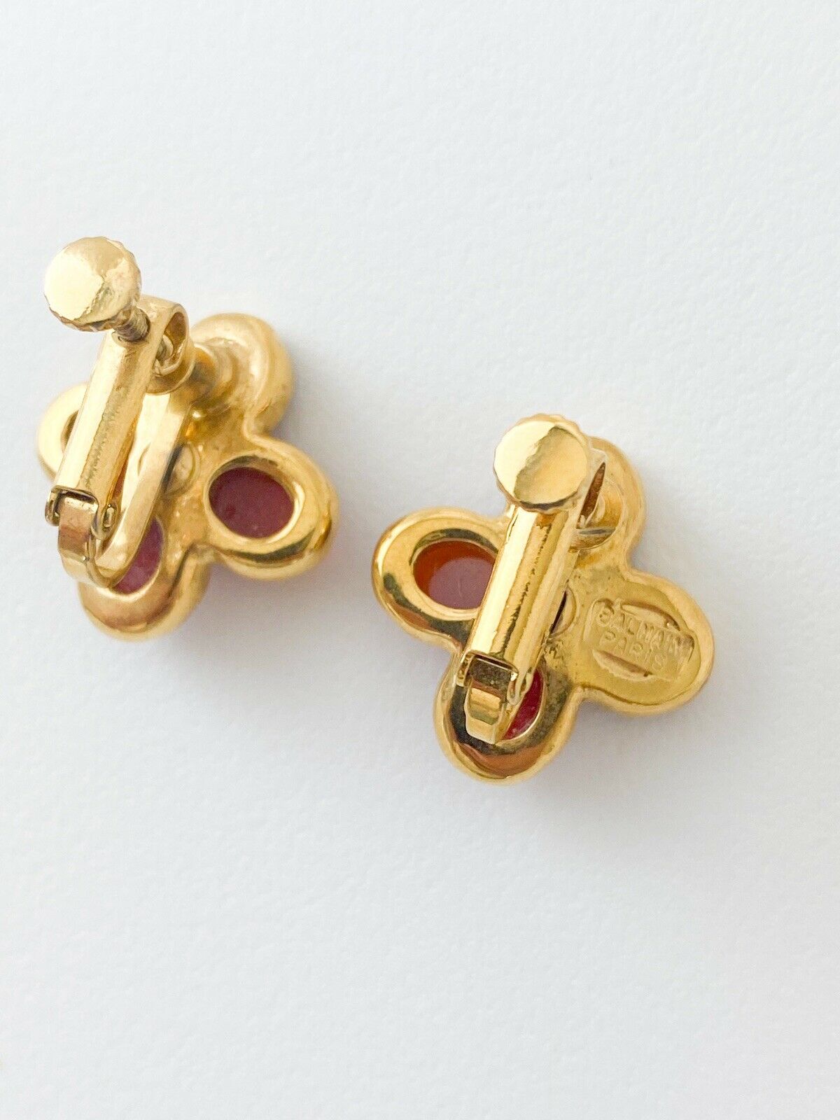 PIERRE BALMAIN PARIS Vintage Gold Tone Flower Earrings Glass Cabochon Brown