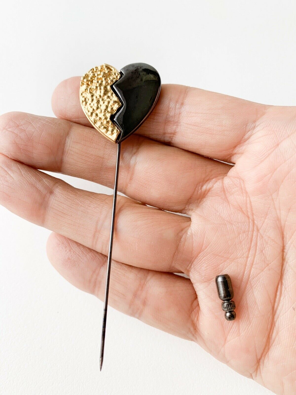 【SOLD OUT】Authentic Yves Saint Laurent Vintage Broken Heart Pin Black