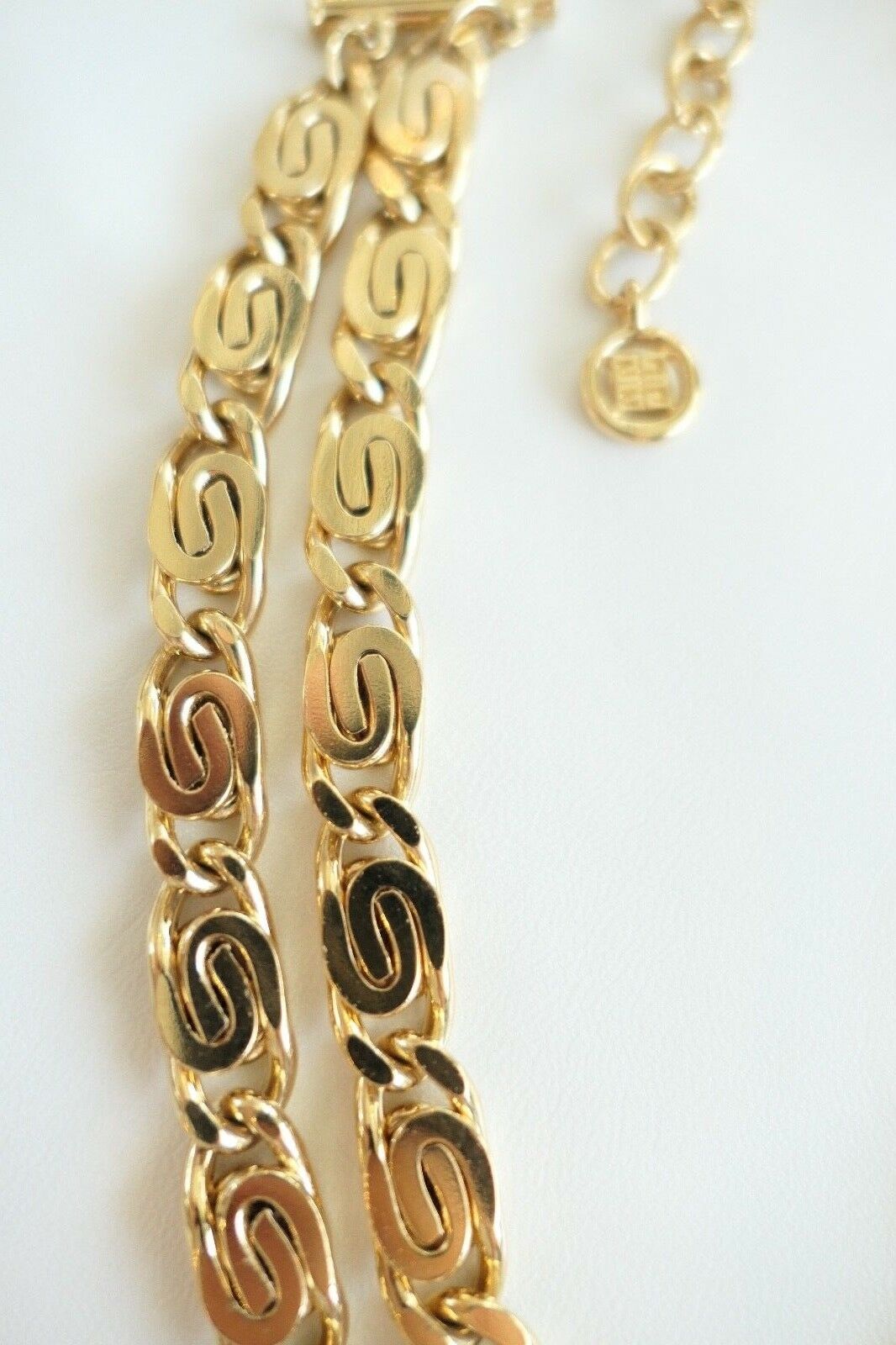 GIVENCHY PARIS Necklace Gold Chain Monogram Logo Excellent Gorgeous Vintage