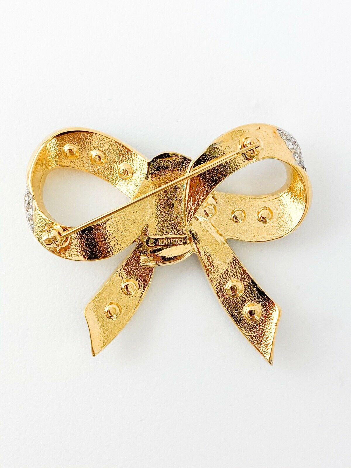 NINA RICCI Vintage Gold Tone Bow Ribbon Brooch Pin Rhinestone