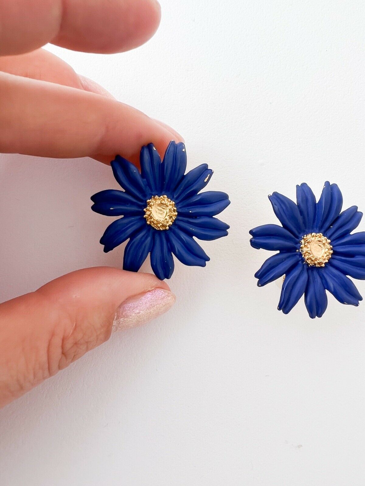 【SOLD OUT】KENZO Paris Vintage Gold tone Flower Floral Earrings Blue Beautiful
