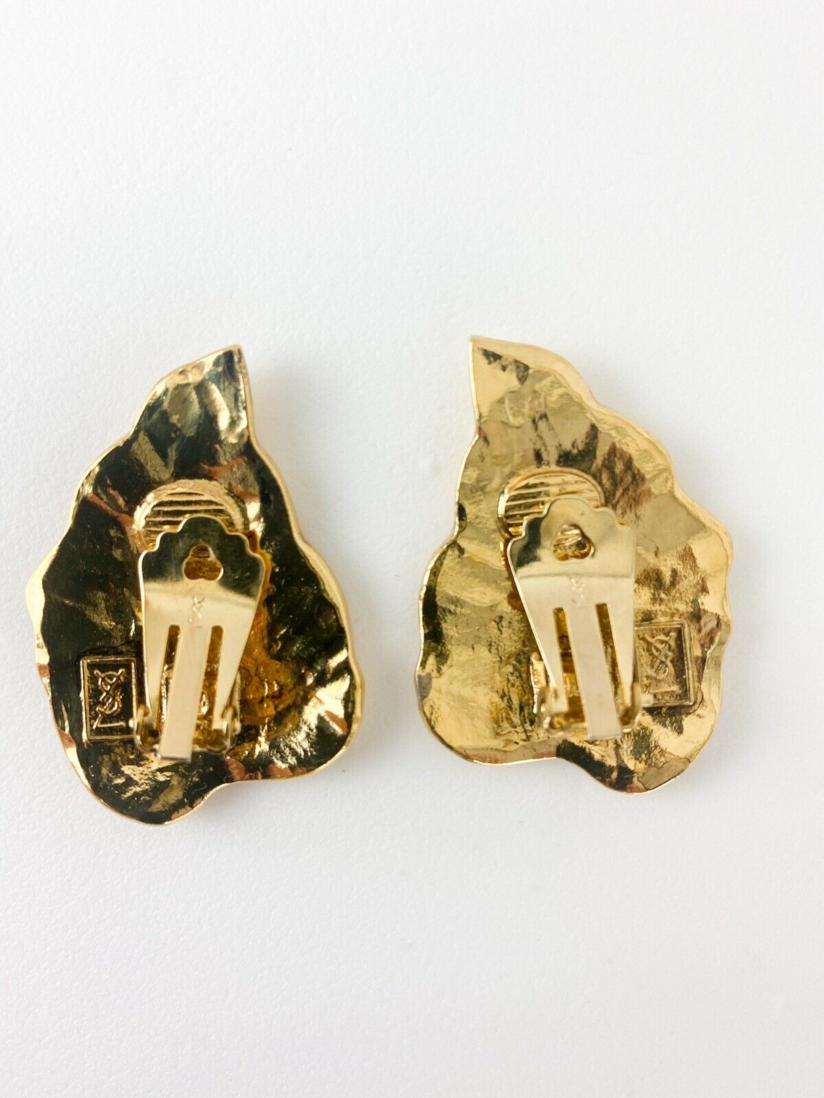 【SOLD OUT】YSL Yves Saint Laurent Vintage Gold Tone Leaf Earrings Stylish