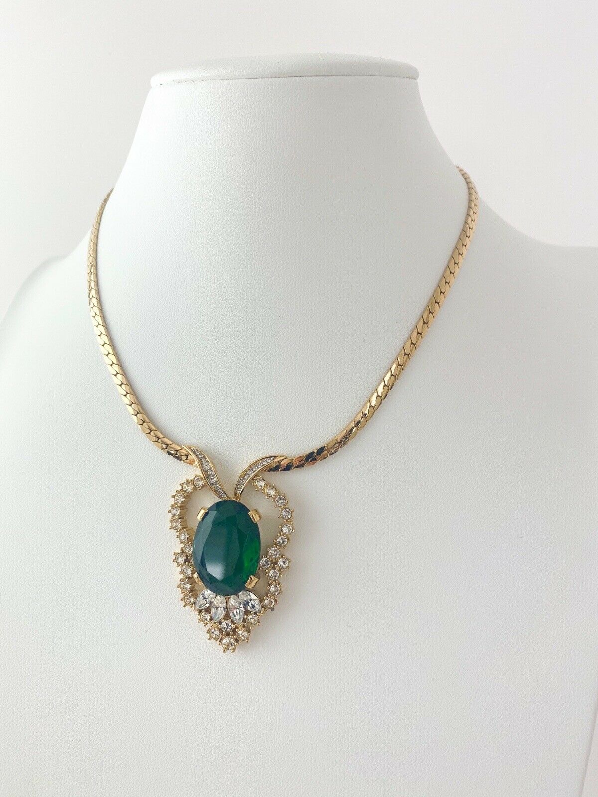 【SOLD OUT】Nina Ricci Gold Tone Vintage Choker Necklace Massive Emerald Green Beautiful