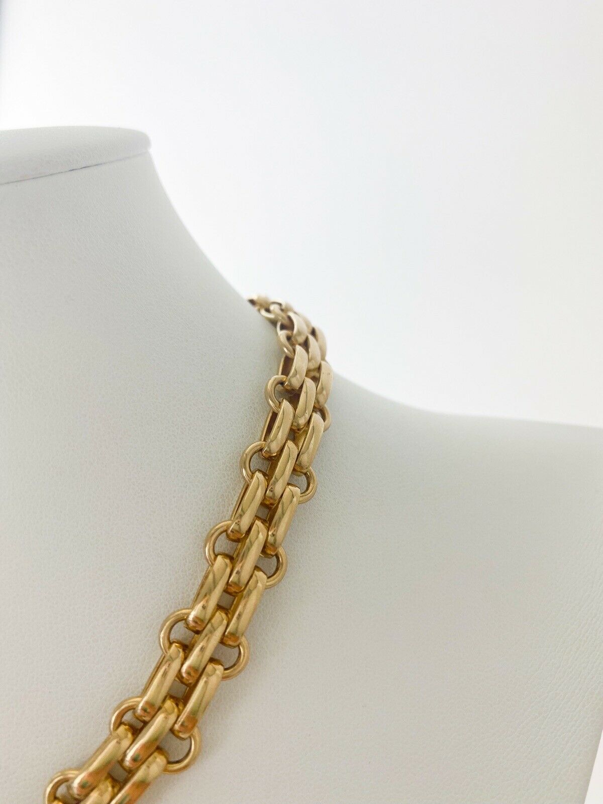 Christian Dior Gold Tone Vintage Beautiful Choker Chain Necklace