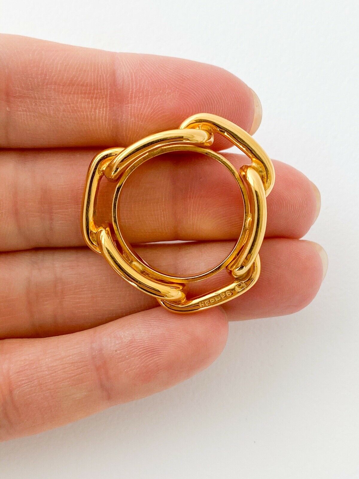 【SOLD OUT】Hermes Vintage Gold Tone Ragate Chain Scarf Ring Elegant