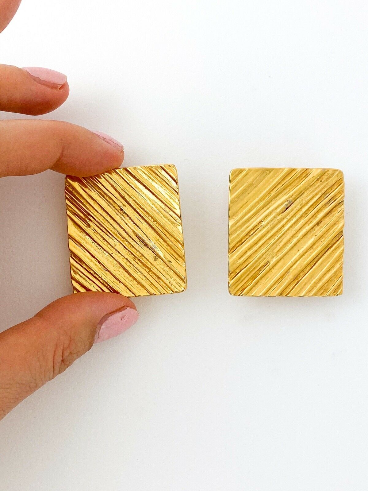 【SOLD OUT】YSL YVES SAINT LAURENT VINTAGE TEXTURED GOLD PLATED EARRINGS RECTANGLE