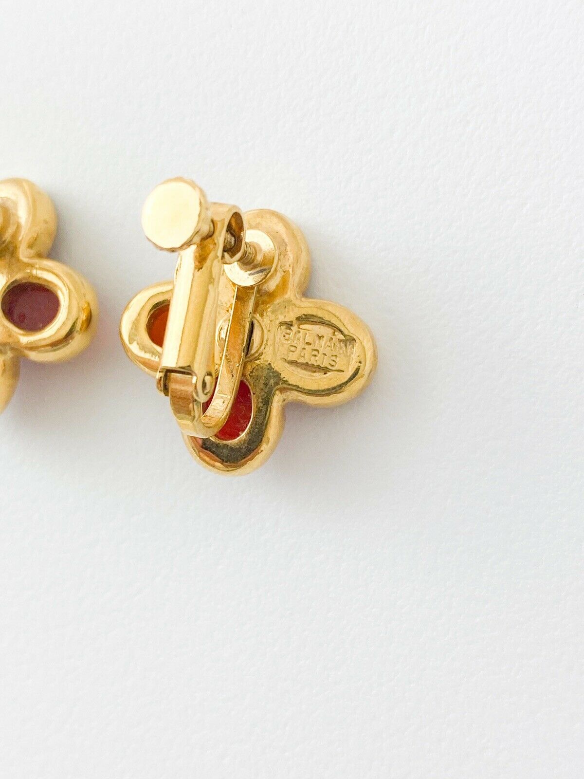PIERRE BALMAIN PARIS Vintage Gold Tone Flower Earrings Glass Cabochon Brown