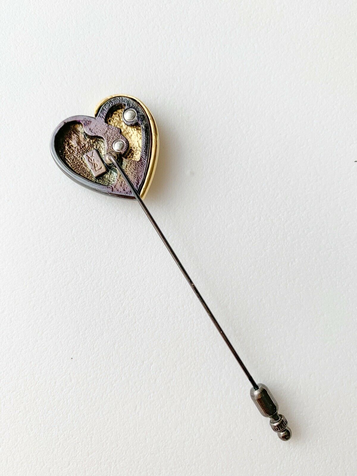 【SOLD OUT】Authentic Yves Saint Laurent Vintage Broken Heart Pin Black
