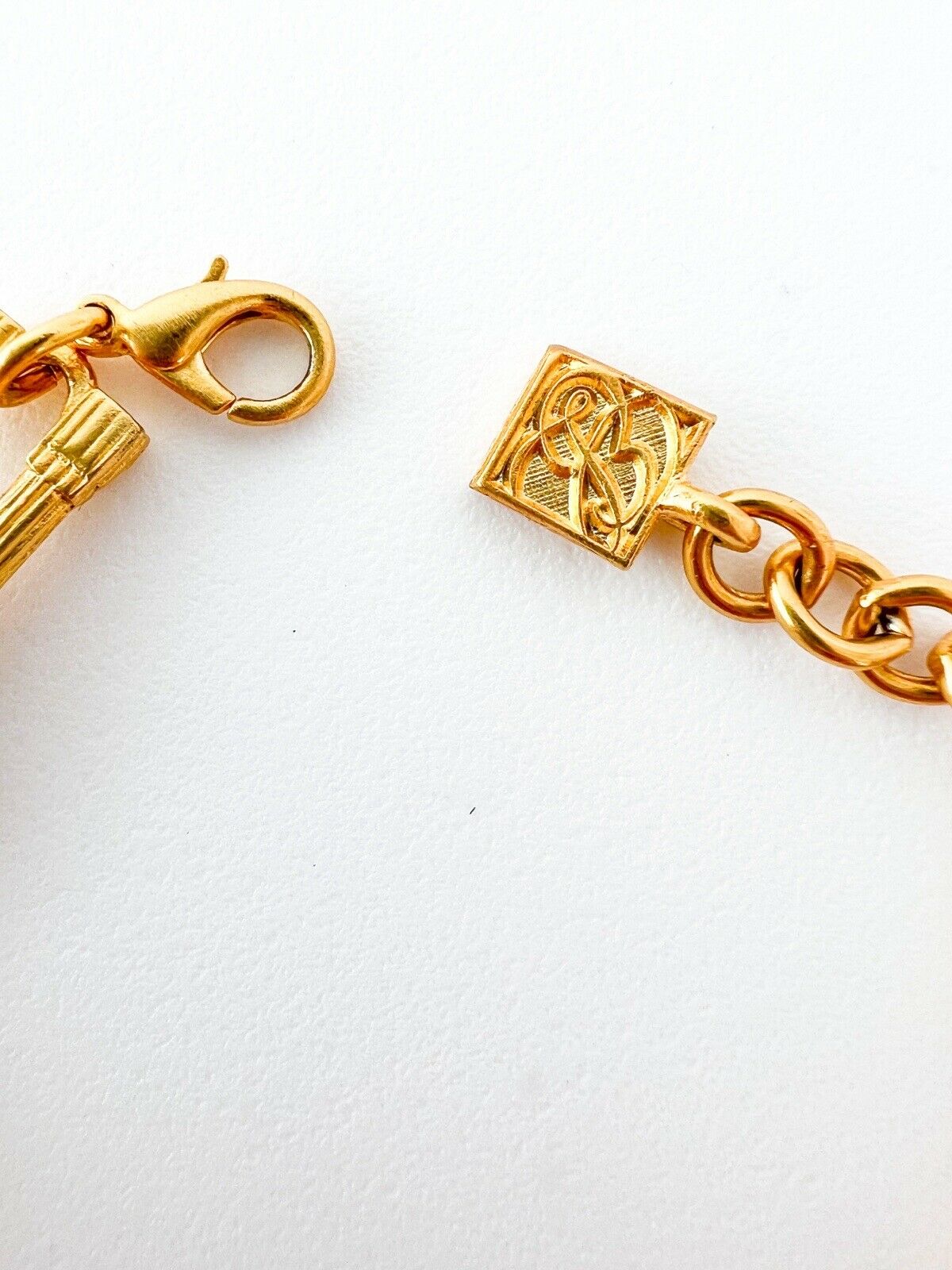 ESTEE LAUDER  Vintage Charm Bracelet Gold