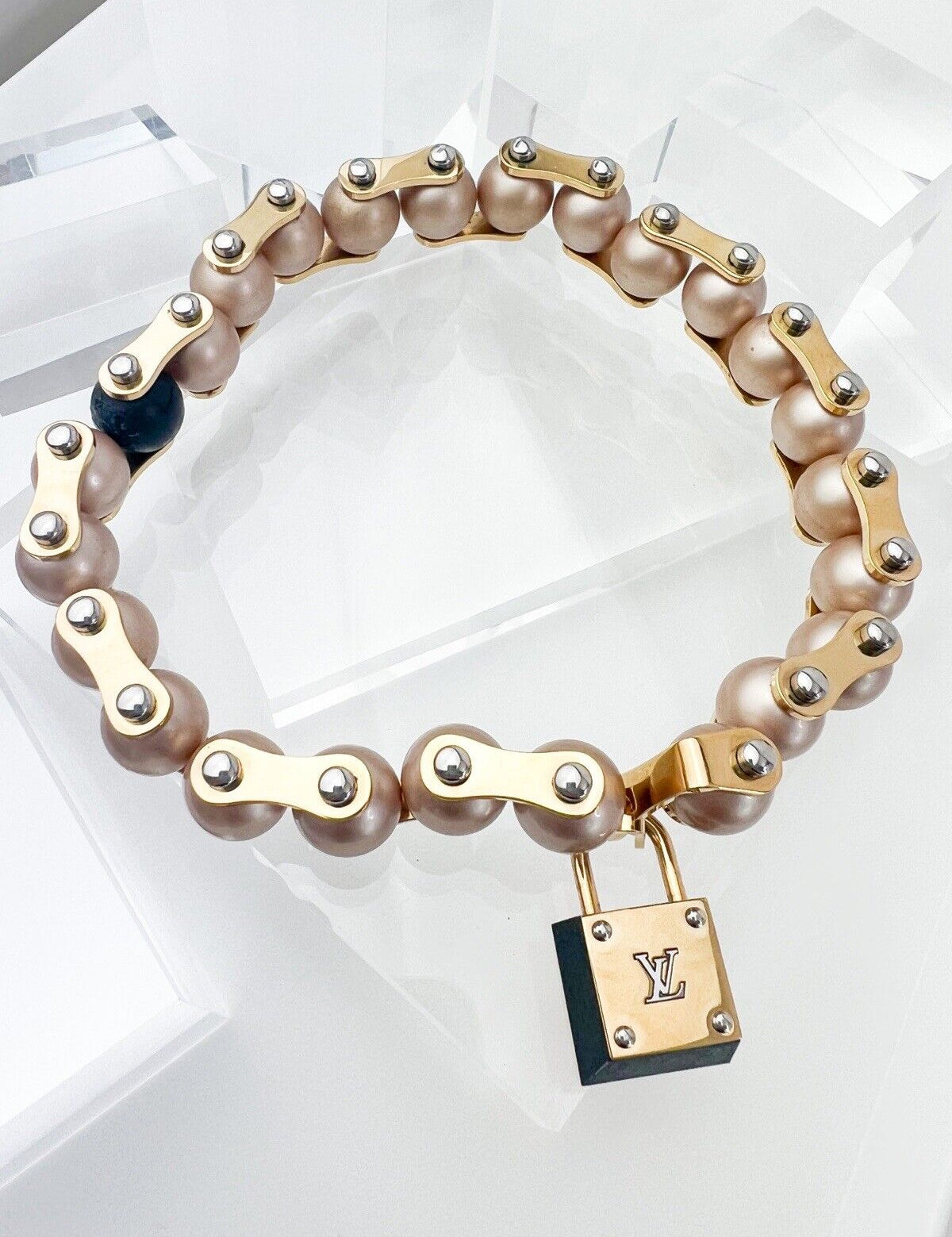 LOUIS VUITTON Vintage Choker Necklace Pearl