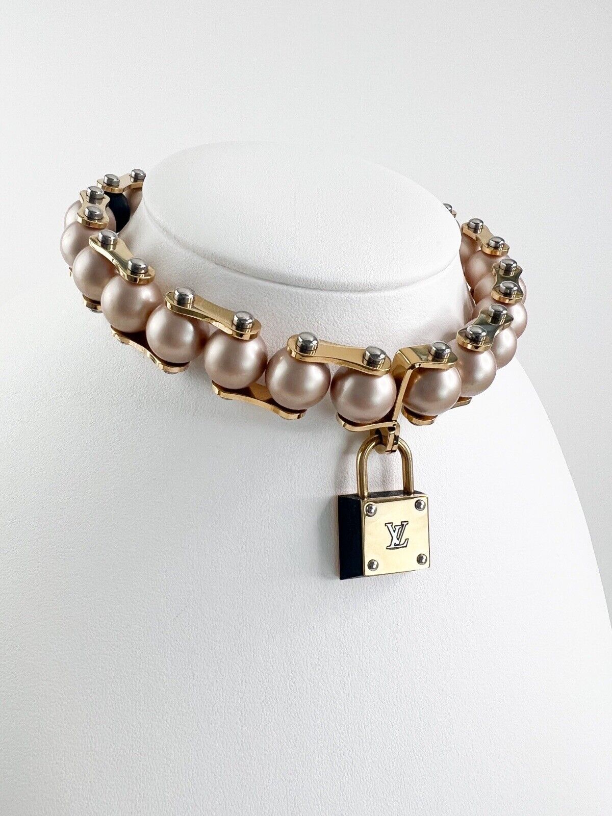 LOUIS VUITTON Vintage Choker Necklace Pearl