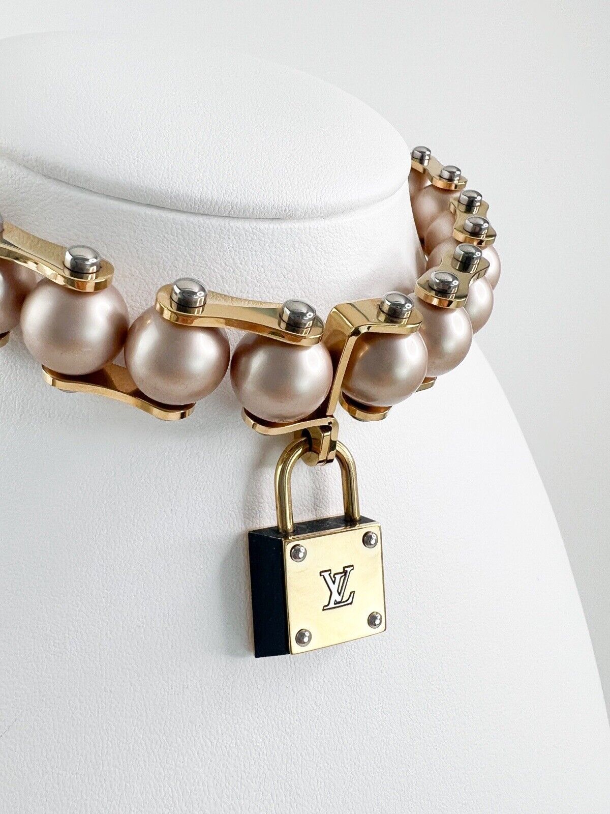 LOUIS VUITTON Vintage Choker Necklace Pearl