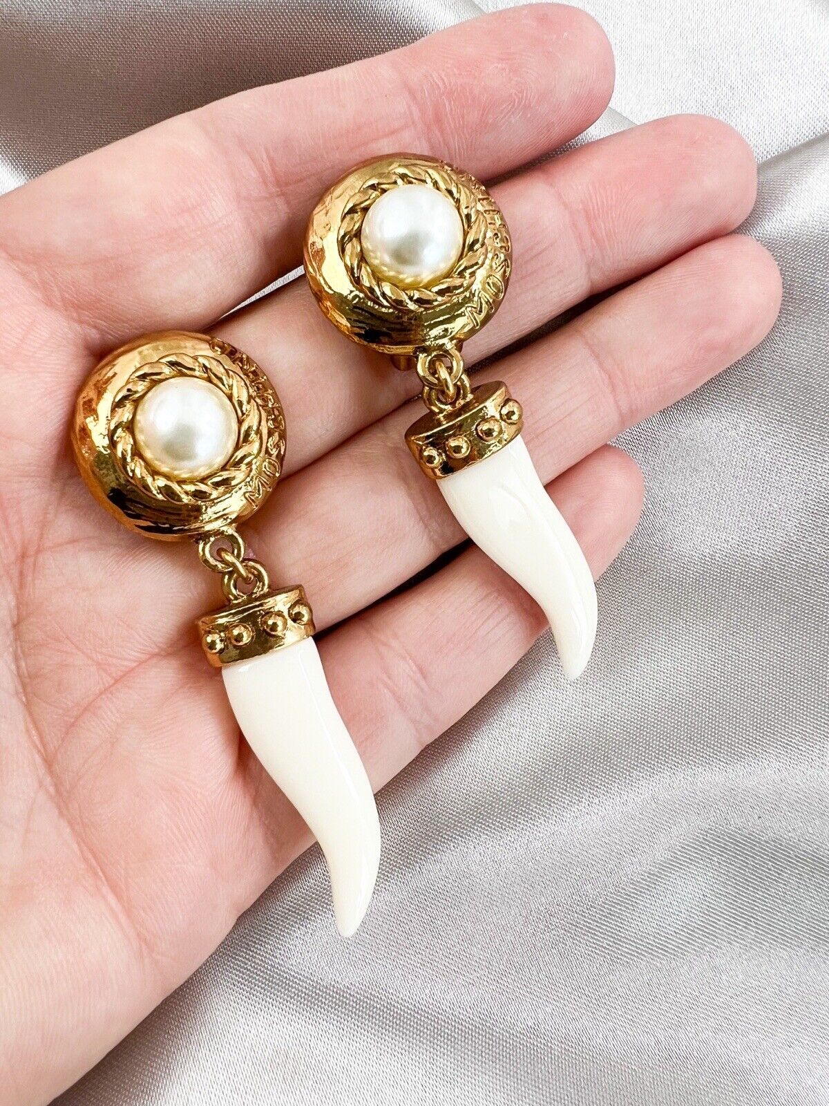 Moschino – Bujor Japan