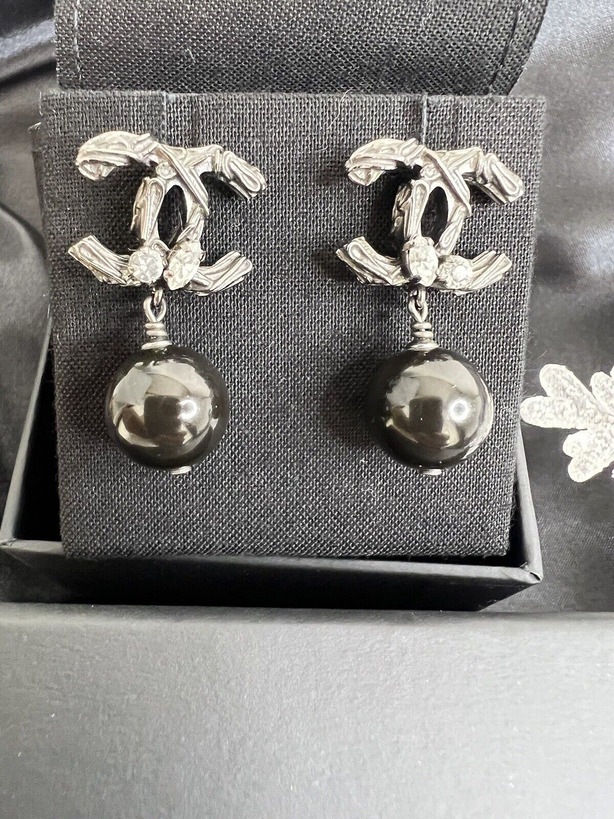 Chanel Dangle earrings CC logo Silver Tone Made in Italy Vintage 