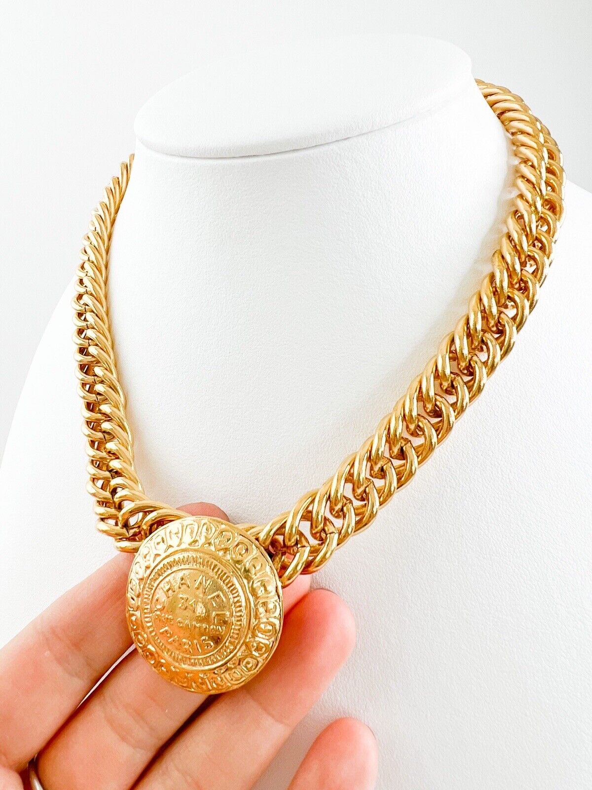 Chanel Vintage Choker Charm Necklace Made in France Gold Tone Excellen Bujor Japan