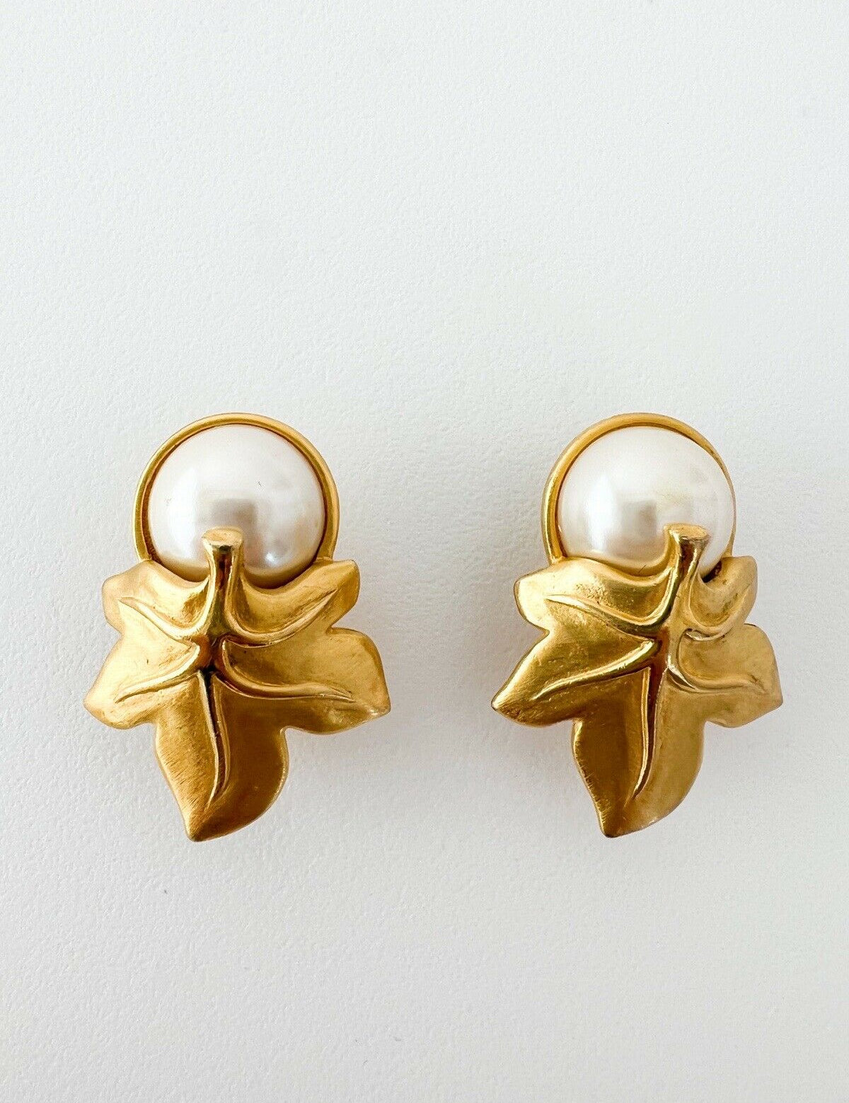 Givenchy Vintage Earrings Pearl Gold