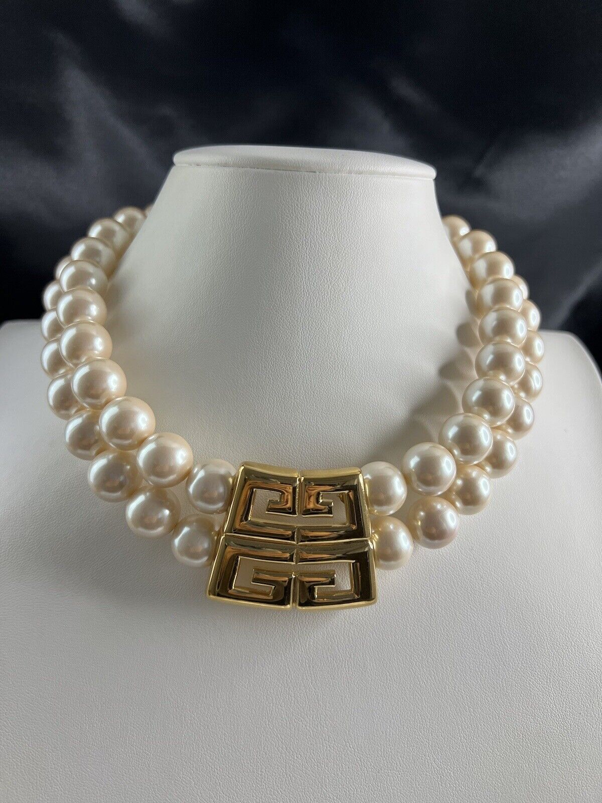 Givenchy Vintage Chunky 1977 Faux Pearls Choker Necklace Extremely Rare